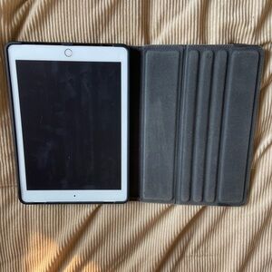 First generation Apple ipad in great condition